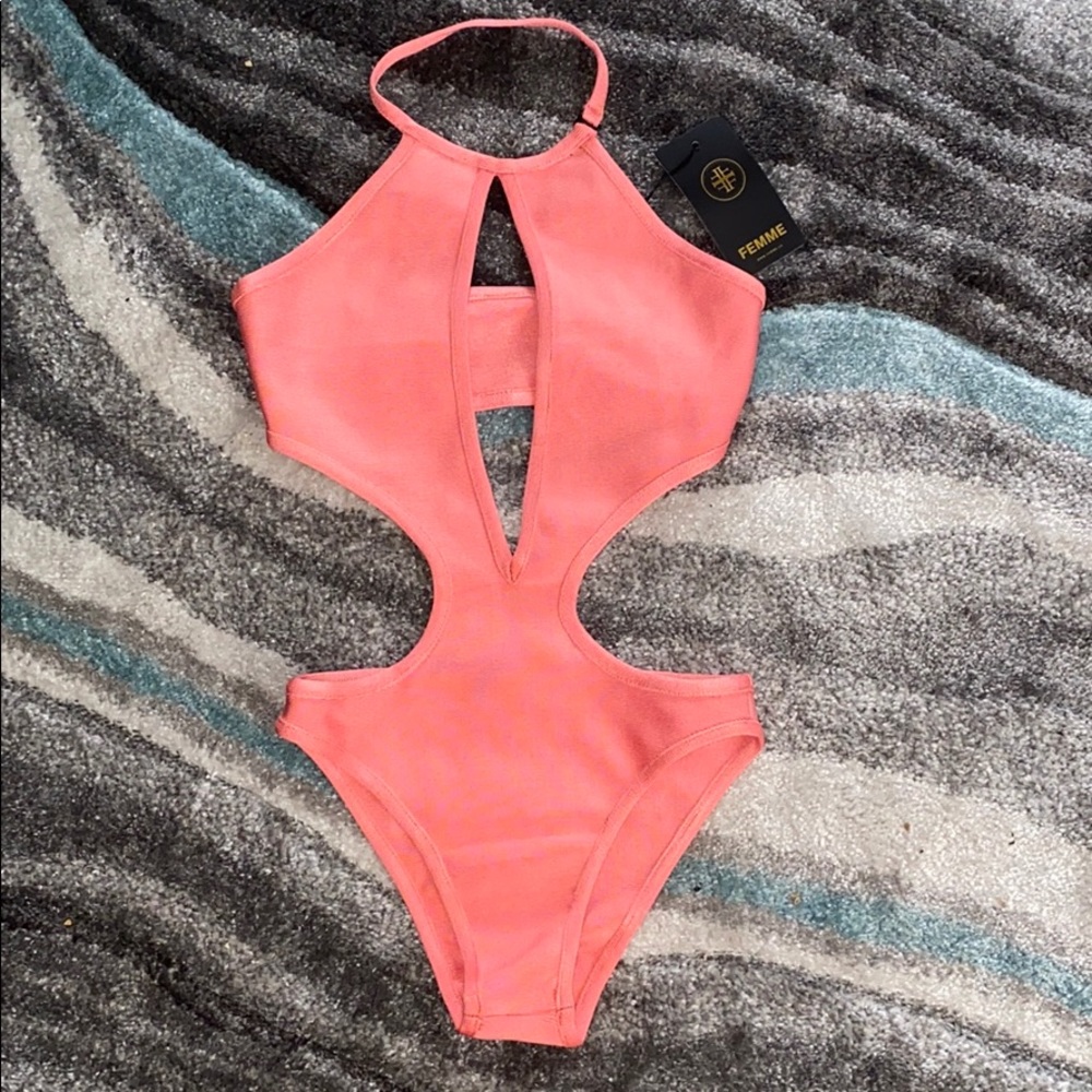 Monokini - Picture 2 of 4